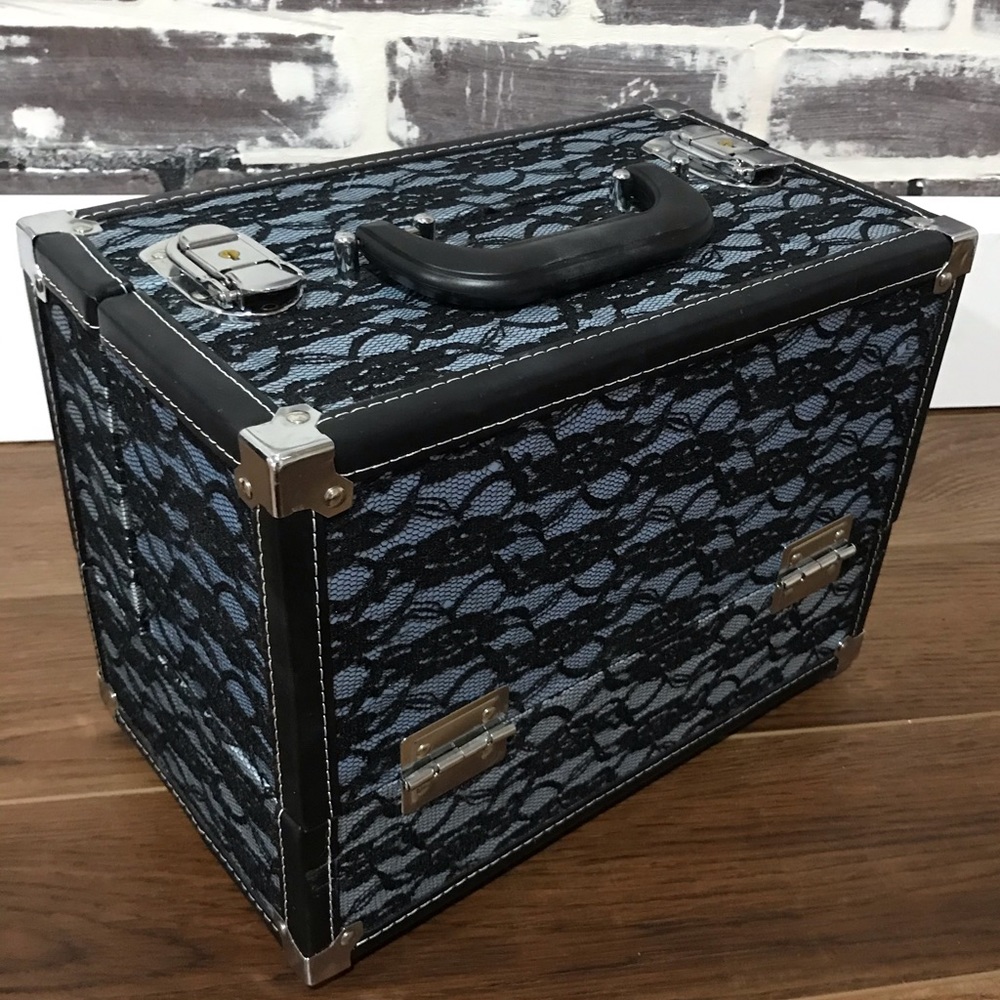 Caboodles Blue with Lace Makeup Train Case Storage